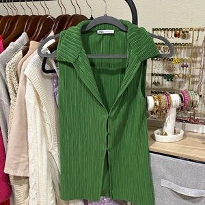 Zara Green Sleeveless Pleated Button-Front Top